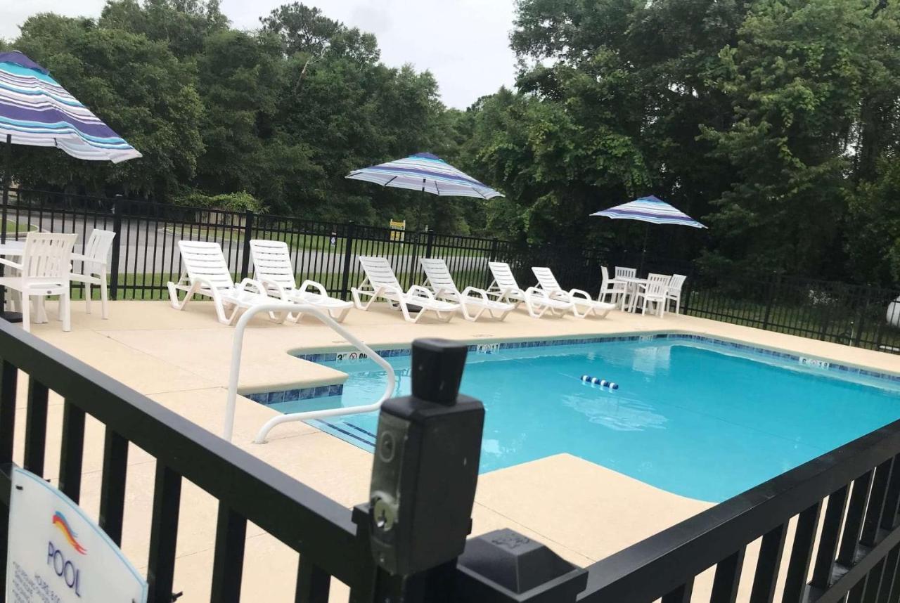 Baymont By Wyndham Lake Park Valdosta I75 Bagian luar foto